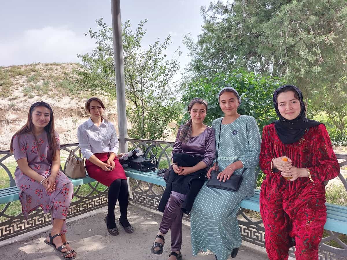 Studentinnen vor dem Museum. Foto: Dr. Ronald Keusch