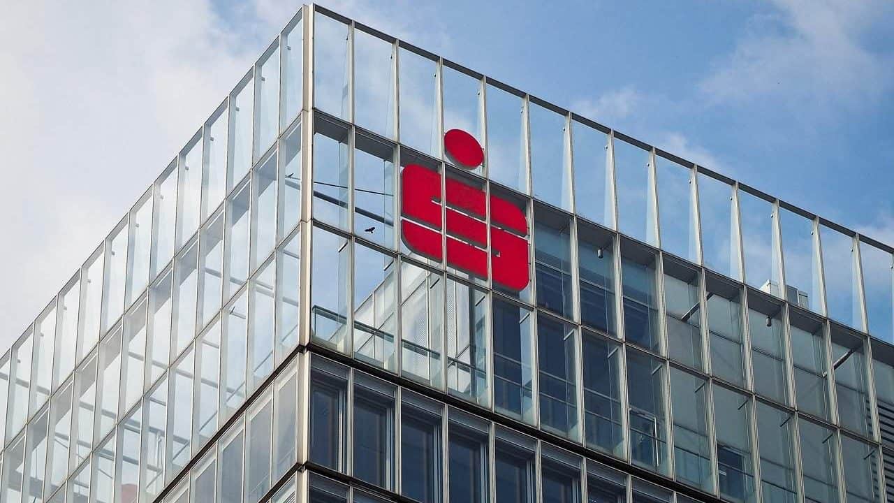 Der rote Riese zockt ab – Filmempfehlung – online streamen img-4