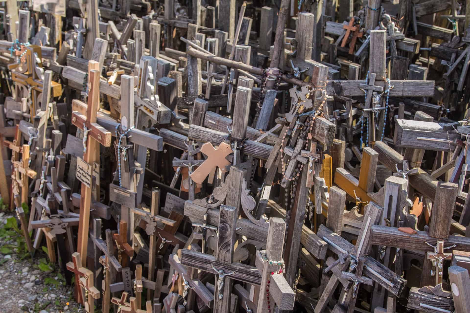 Gewerbliche Sterbehilfe erlaubt – Bundesverfassungsgericht lässt den Suizid zu litauen siauliai berg der kreuze kreuz glaube