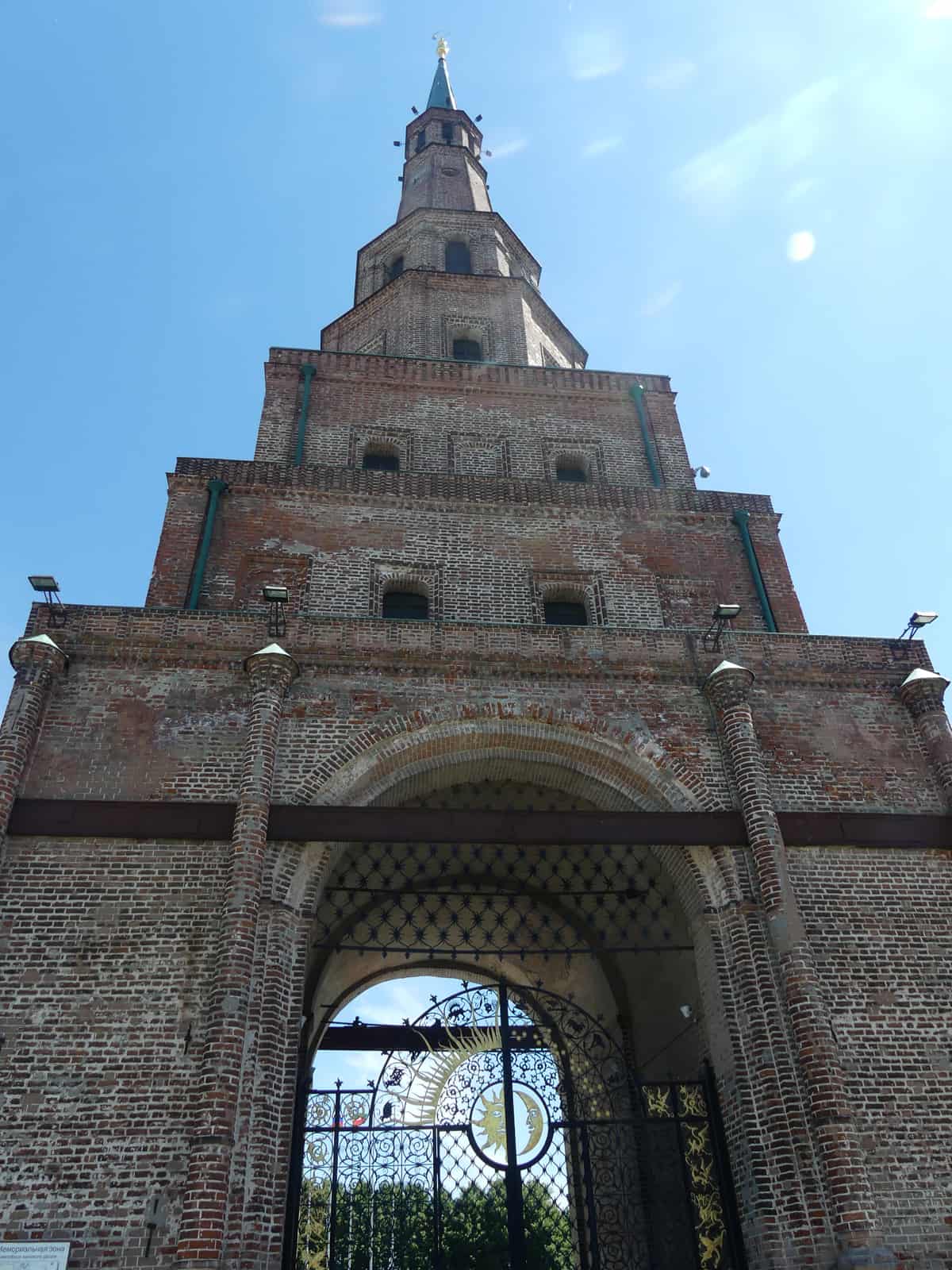 Der Sjujumbeki Turm im Kasaner Kreml