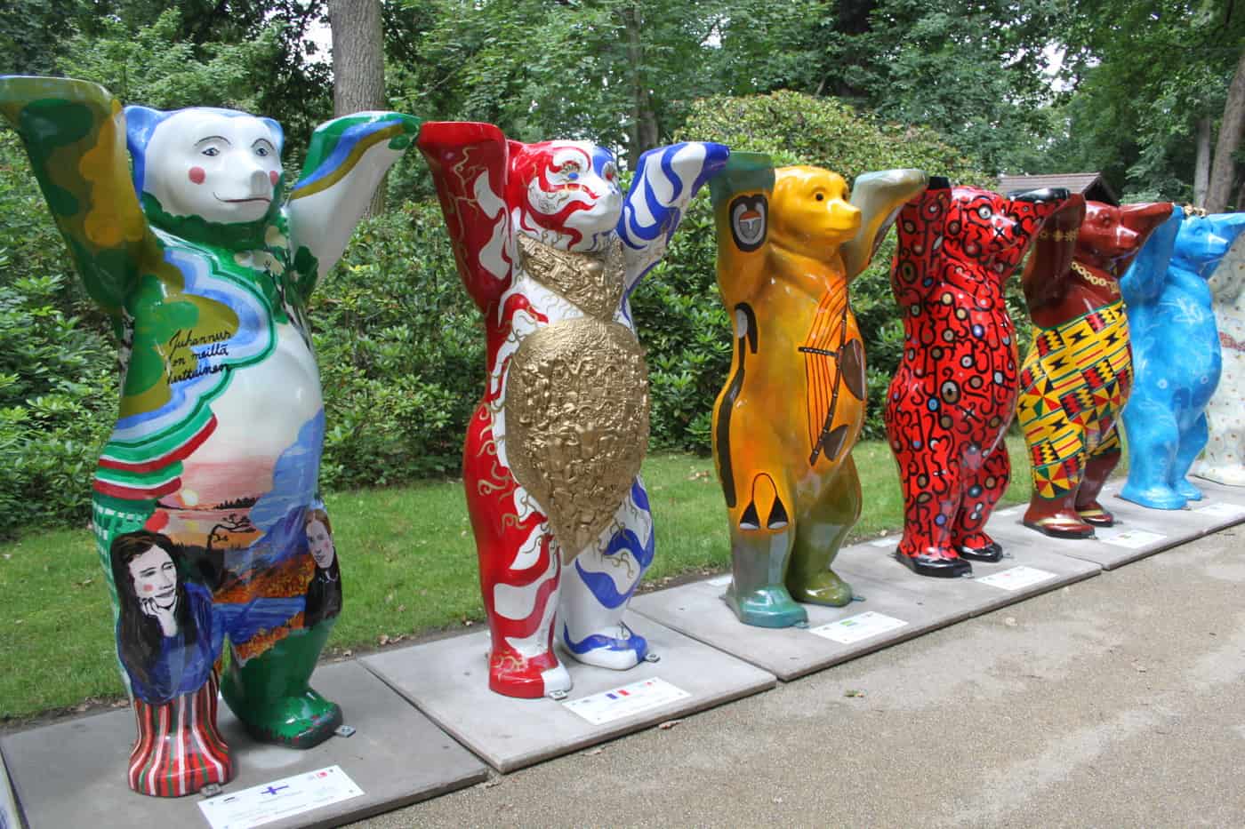 Buddybären gratulieren zum 65. Tierpark- Geburtstag in Berlin Buddy-Bären-Parade im Tierpark Berlin 2020