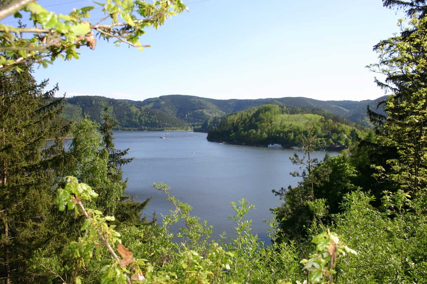 Erlebnis „Thüringer Meer“ Thueringer-Meer-Blick-auf-Hohenwarte-Saale-Talsperre-k-1