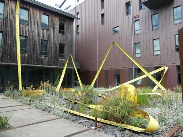 Das überdimensionierte Maßband, von Lilian Bourgeat