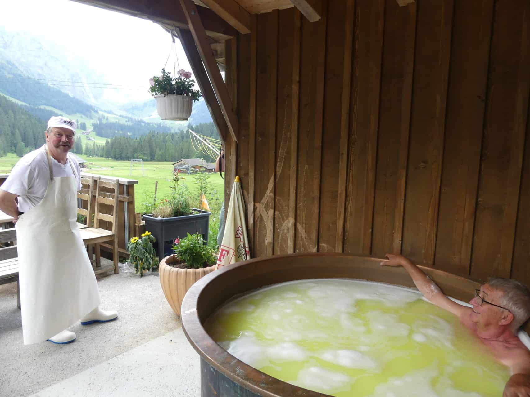 Sälmi Töngi lädt zum Molkebad