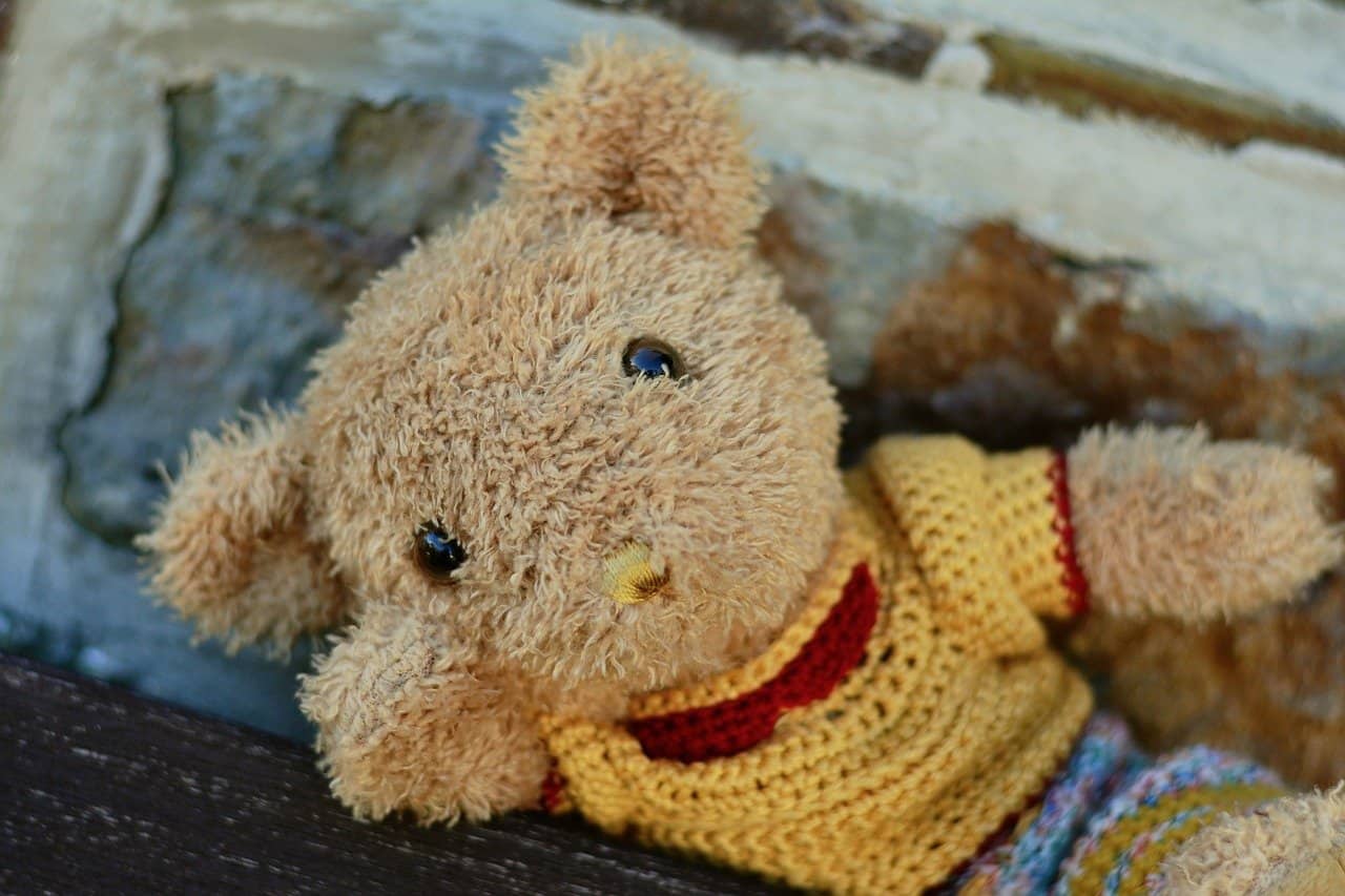 Bitten eines Kindes an seine Eltern und Erzieher Teddy Teddybär Kuscheltier Bärchen Plüschtier