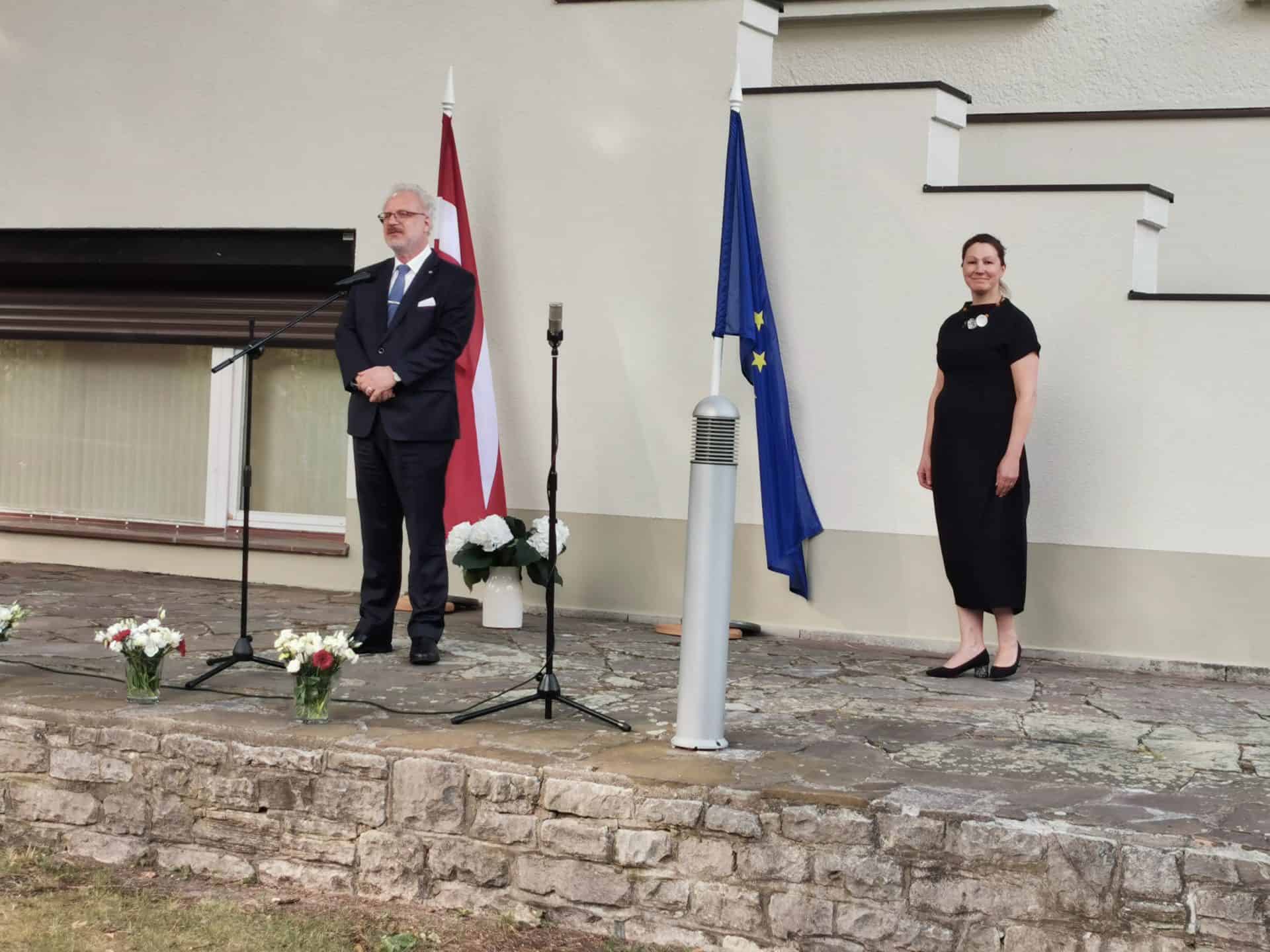 Egils Levits Staatspräsident Lettland mit der Botschafterin von Lettland Frau Inga Skujina am 17.8.2019 in de lettischen Botschaft in Berlin, Deutschland