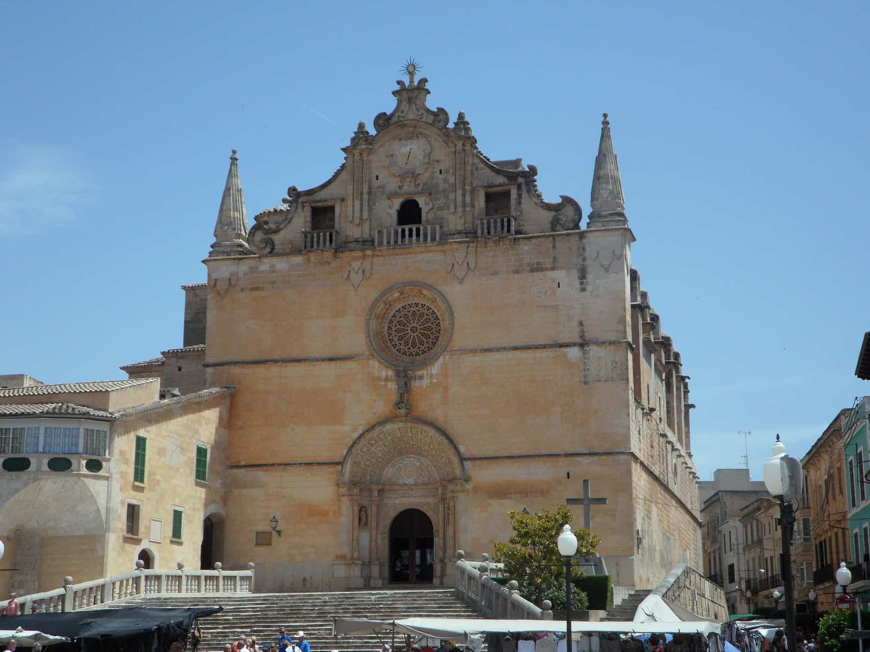 Felsenburg von Felanitx – Mallorca Castell de Santueri Felsenburg Felantix und Kirche