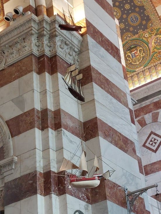 Schiffe in der Basilika