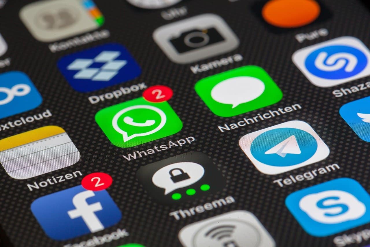 WhatsApp erst ab 16 Internet Whatsapp Smartphone Kommunikation Telefon