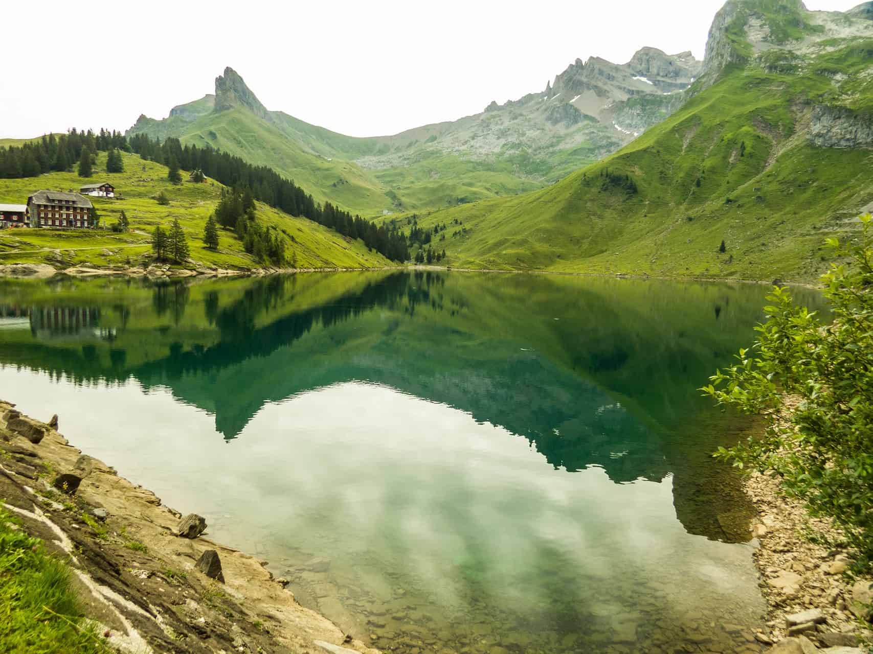Bei Schmugglern und Alpkäsern Banwaldsee Engelberg Schweiz-