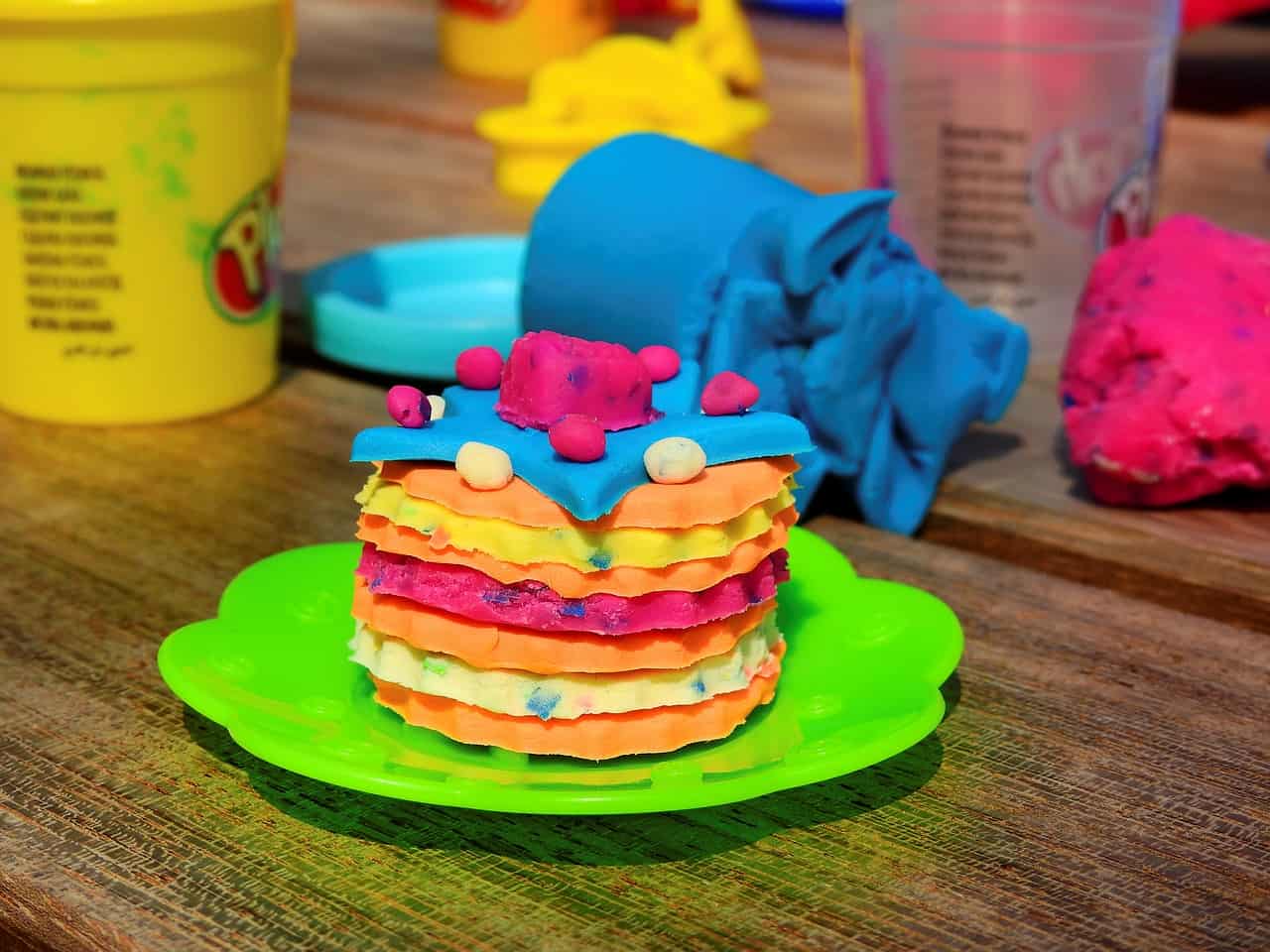 Lustige Spiele für kleinere Kinder kinder spielen spaß spielzeug knete playdoh spiel