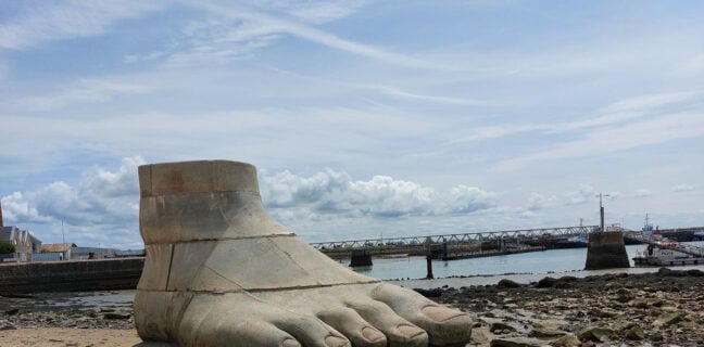Kunstwerke am Strand Le Pied - der Fuß – ein Wahrzeichen der Stadt Saint-Nazaire