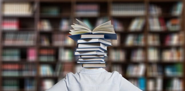 BAföG-Reform 2023 was musst Du wissen bafög, reform, bücher, fragezeichen, studentin