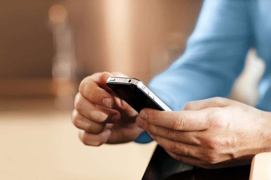 Ist das smart oder kann das weg? Rollläden, Beleuchtung, elektrische Geräte, Türen oder Garagentore können verlässlich auch aus der Ferne kontrolliert und nach Bedarf gesteuert werden. Bildquelle: tdx/E.ON Energie Deutschland GmbH