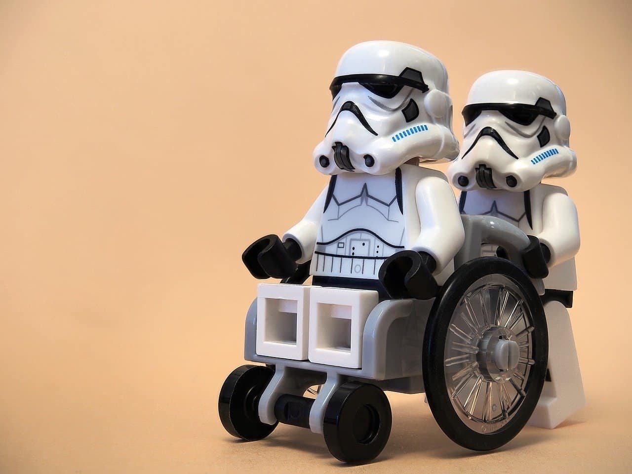 Sicher wohnen mit Kleinkindern Rollstuhl Stormtrooper Lego Gesundheitswesen Unfall
