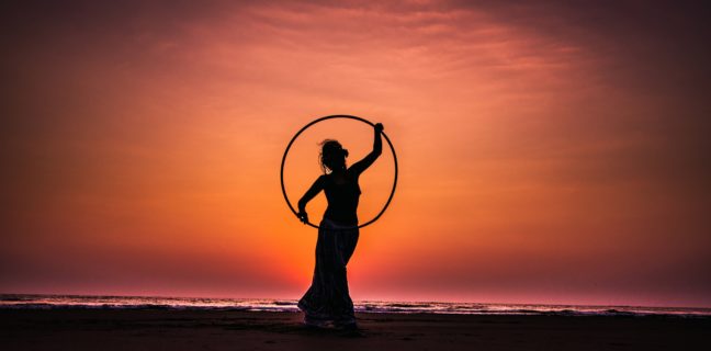 Fit ohne Fitness-Studio – 5 Alternativen zum Fitnessstudio alternativen fitnessstudio, hula hoop reifen, dame, reifen