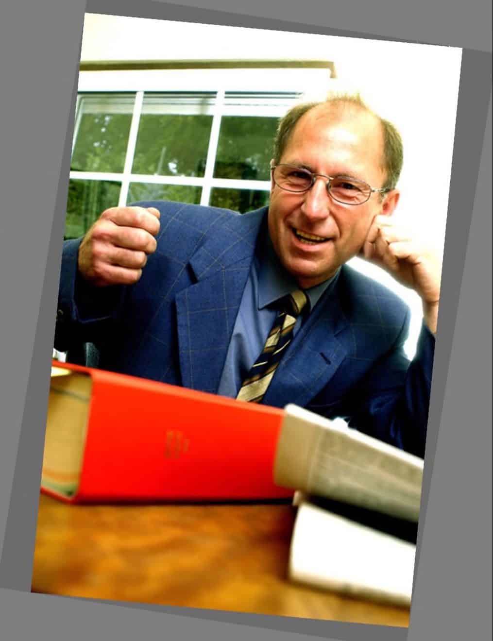 Dipl.-Math. Peter A. Schramm, Sachverständiger für Versicherungsmathematik (Diethardt), Aktuar DAV, öffentlich bestellt und vereidigt von der IHK Frankfurt am Main für Versicherungsmathematik in der privaten Krankenversicherung