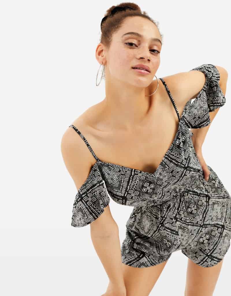 Dunkelblauer, gepunkteter Playsuit