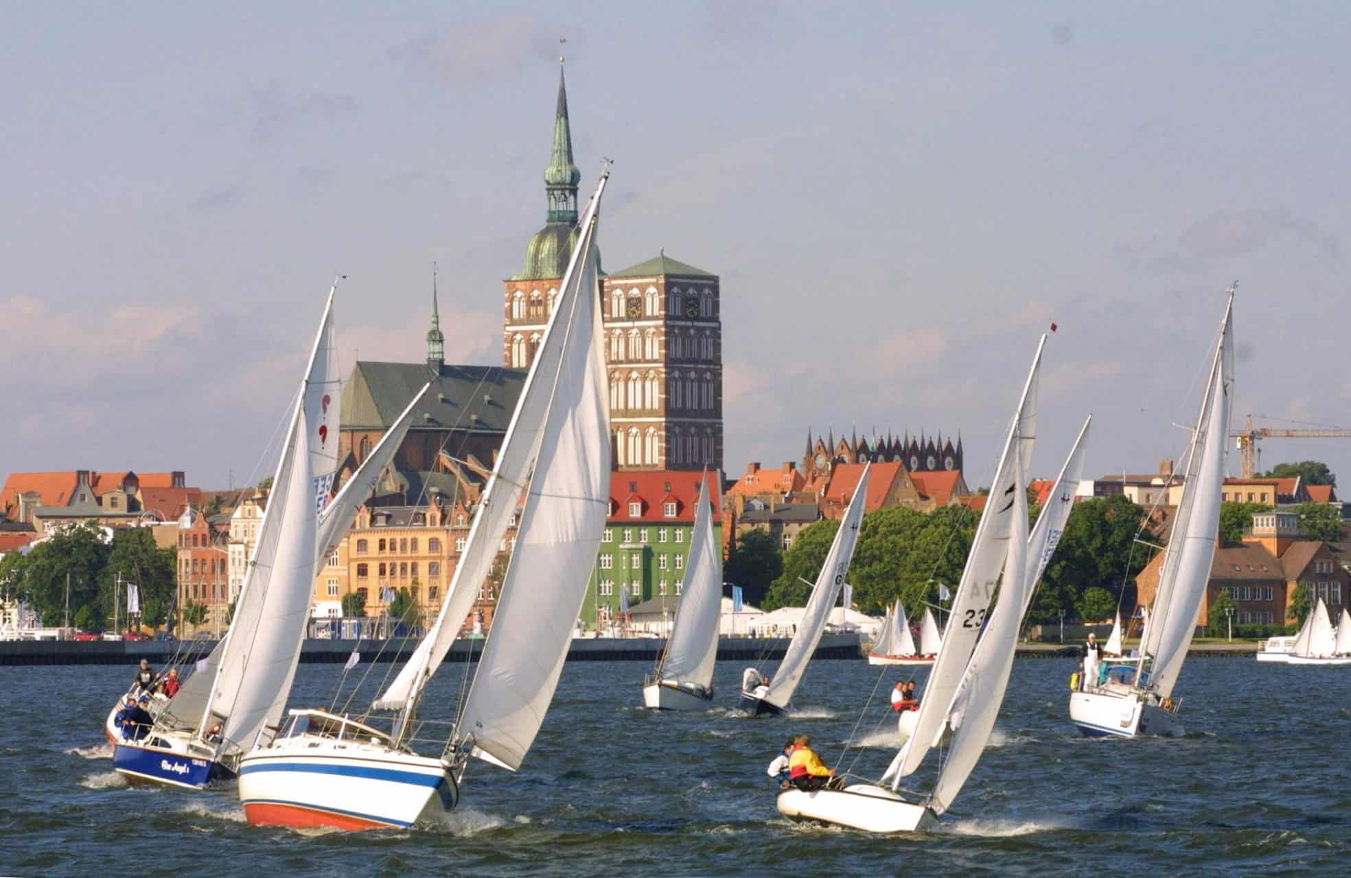 Segler vor Stralsund (Tourismuszentrale Stralsund)