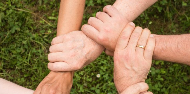 Familienversicherung – Die ganze Familie unter einem Hut – Was leistet die Gesetzliche Krankenversicherung Familienversicherung, Gesetzliche Krankenversicherung, teamgeist, zusammenhalt, gemeinsam