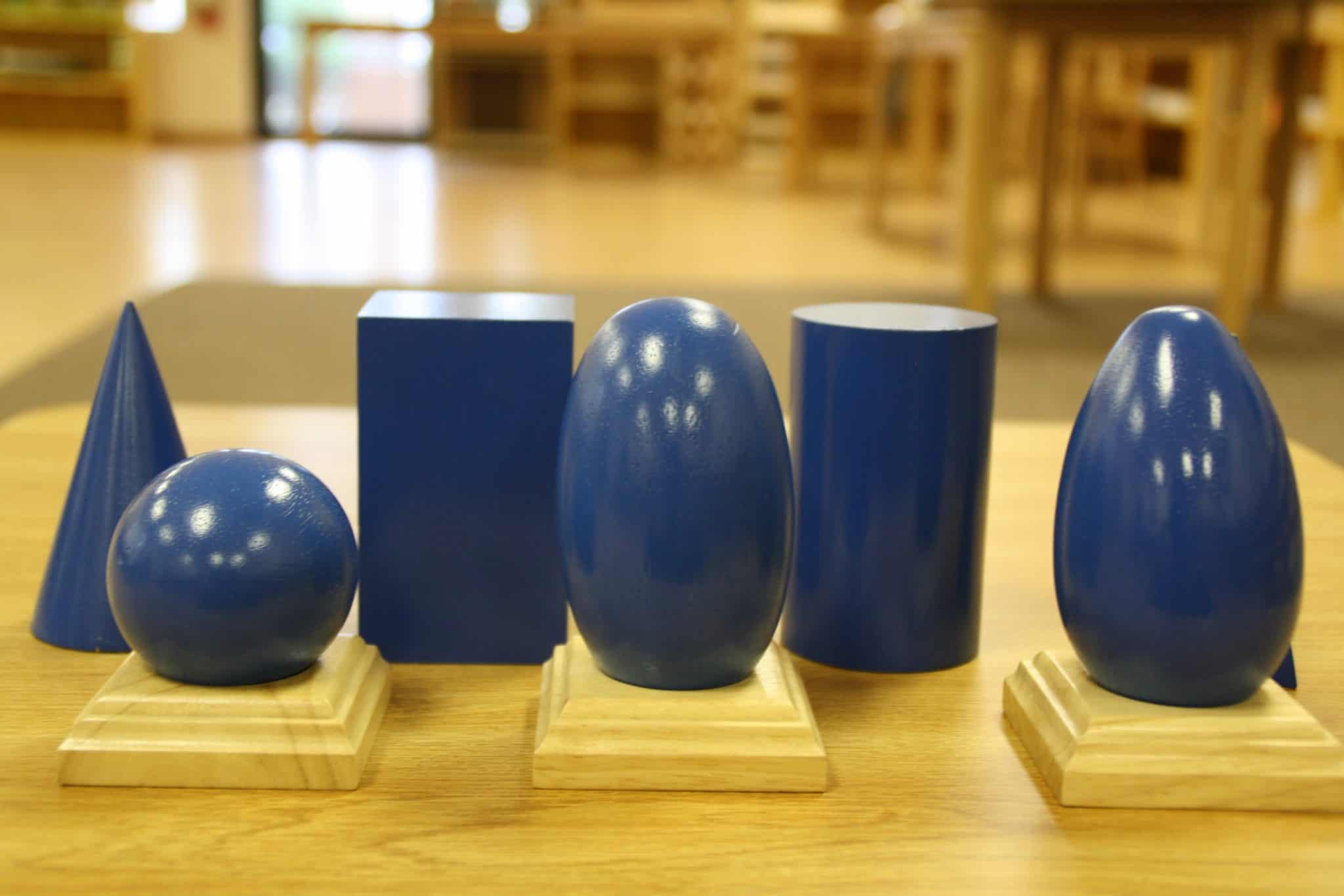 Kindergartenkonzept , Montessori-Kinderhaus, geometrische körper, montessori, formen