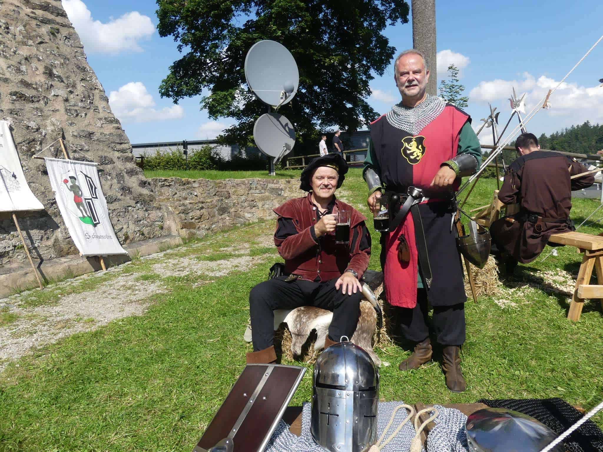 Die Brüder Geiser in Ritter- und Bürgerkluft