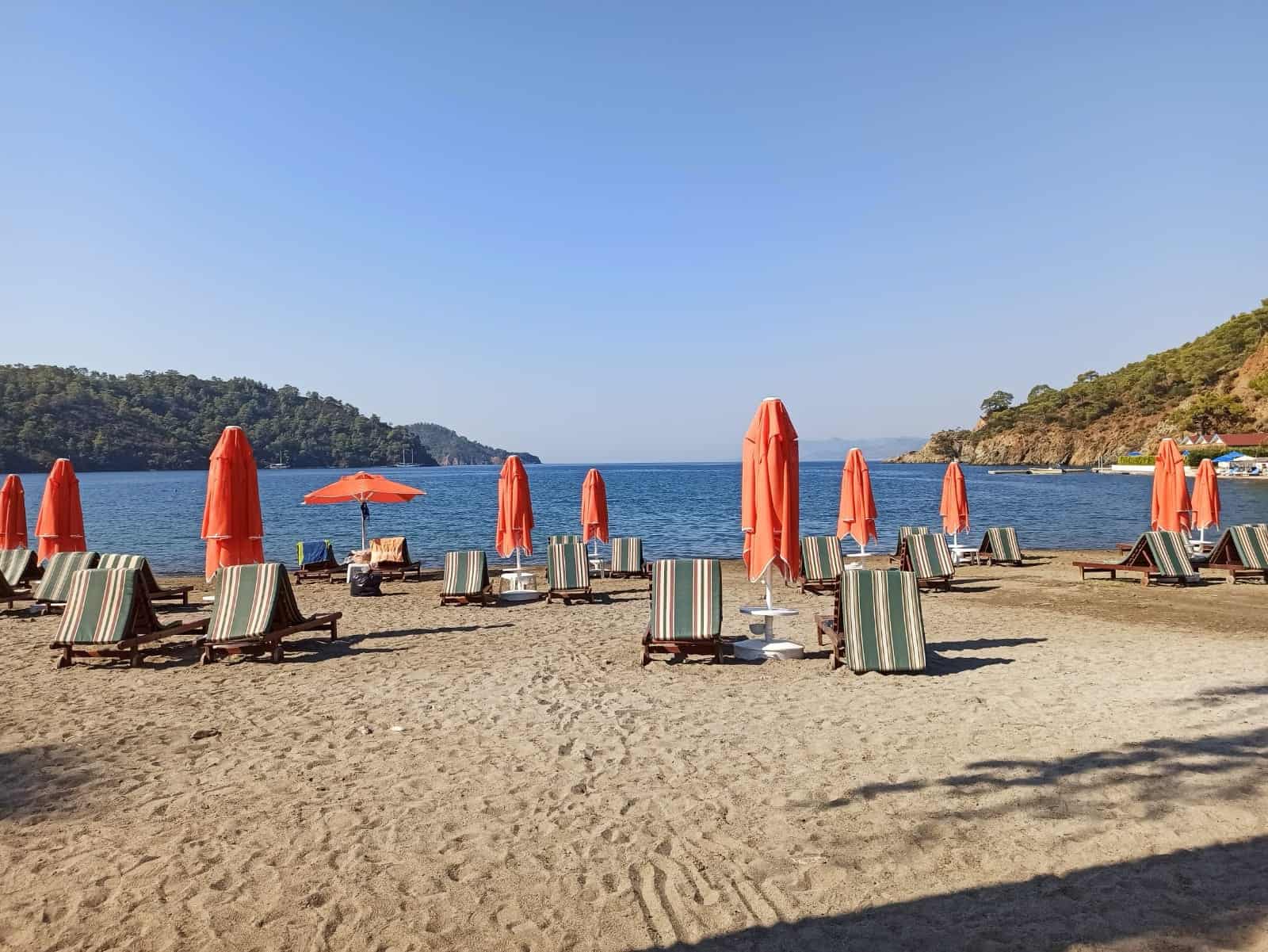 Antalya an der Türkischen Riviera. Badestelle an den Klippen von Antalya