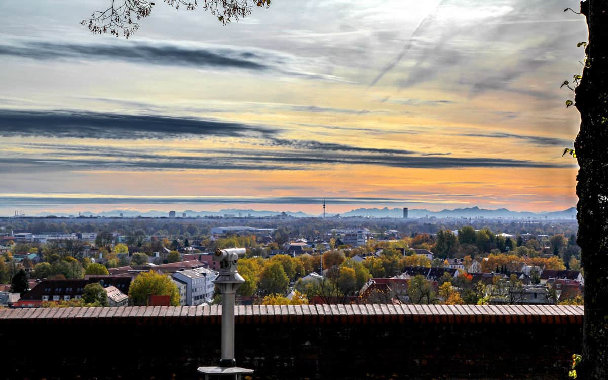 Künstlerkolonien in Bayern Aussicht vom Schlossplatz bei Föhn