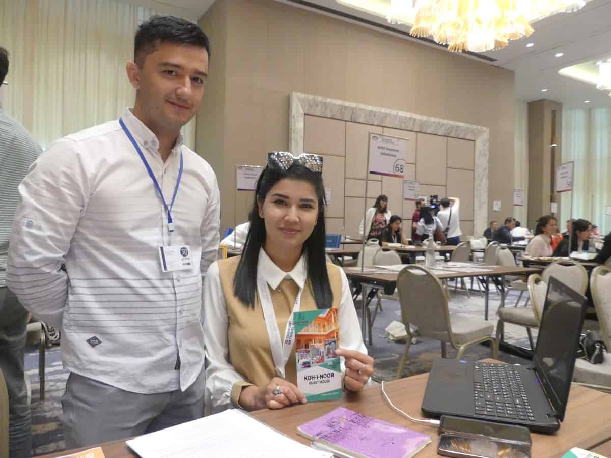 Gastgeber Sabina und Jaxongir vom Koh-i-noor-Guest House in Buchara – Foto: Dr. Ronald Keusch