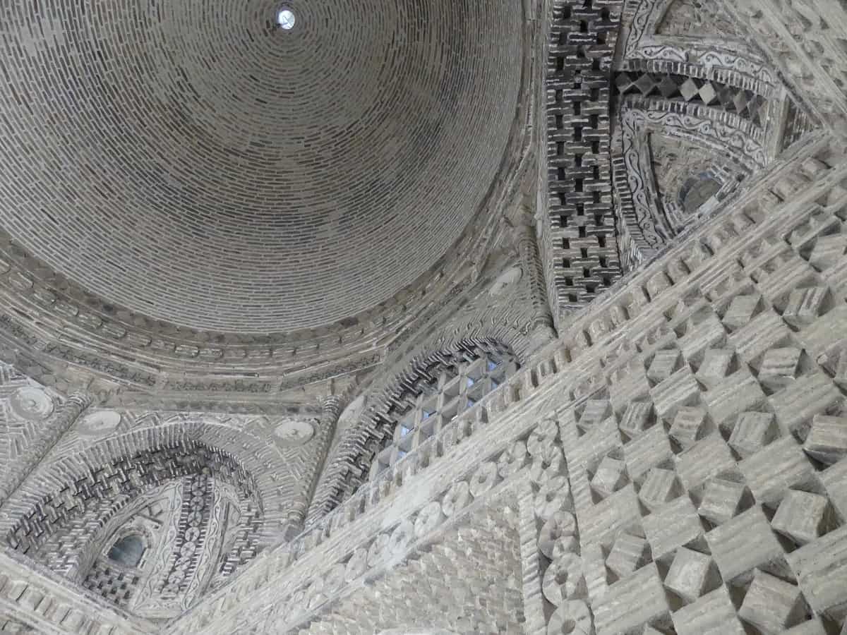 Innenraum des Samaniden-Mausoleums. Foto: Dr. Ronald Keusch