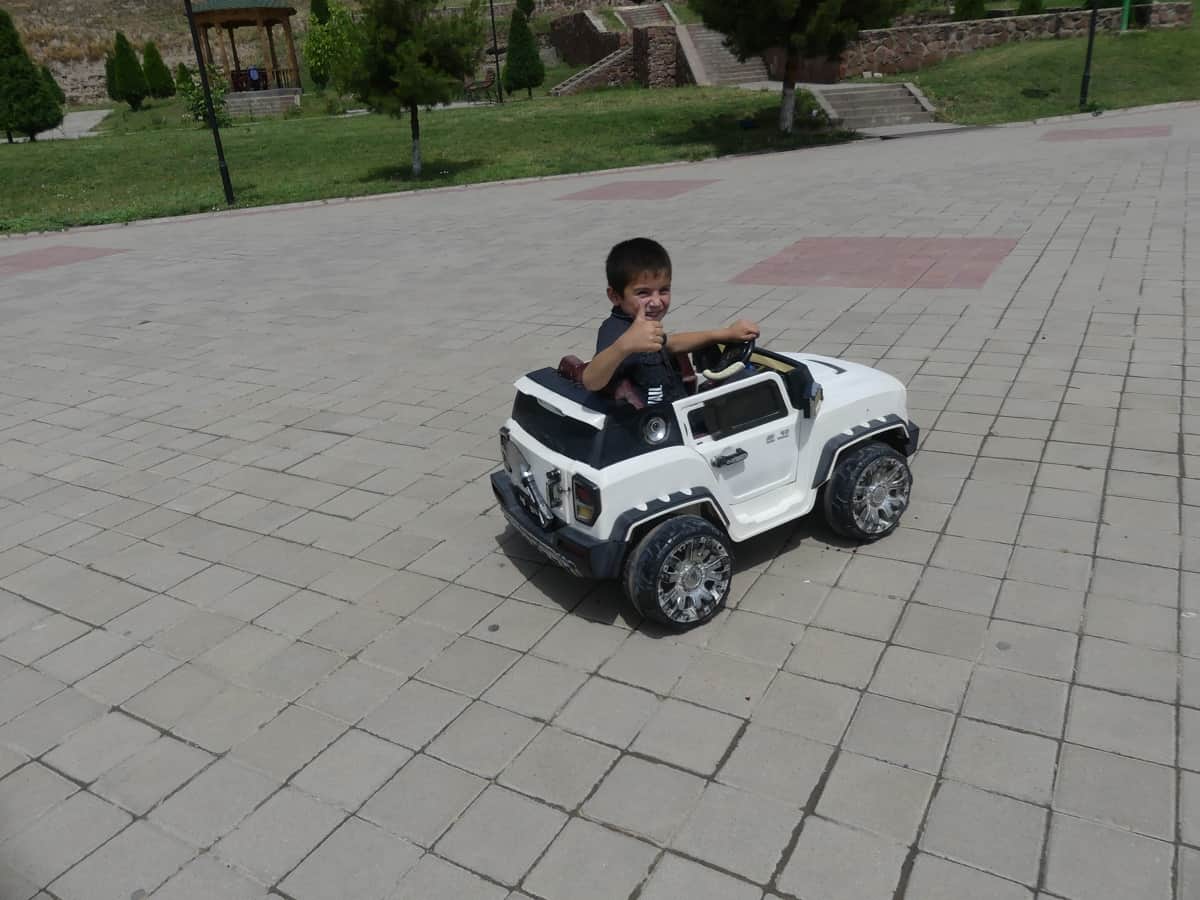 Kleiner Auto-Fahrer. Foto: Dr. Ronald Keusch