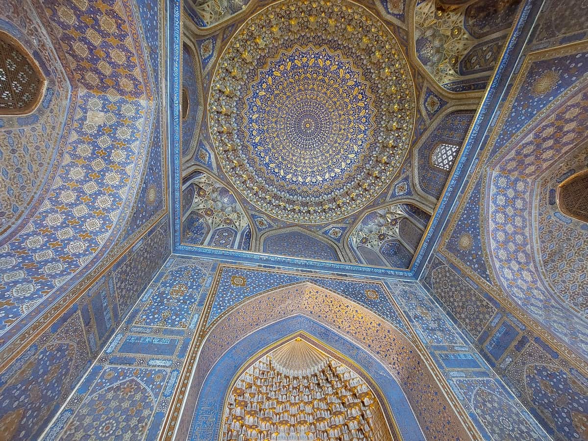 Verzierung der Decke der Tilla-Kari-Medrese. Foto: Dr. Ronald Keusch