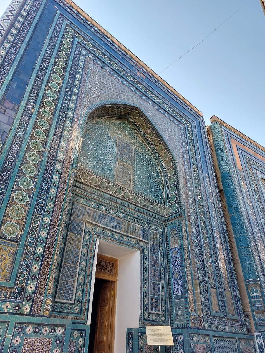 Mausoleen in Shohizinda - Jedes Mausoleum ist ein Kunstwerk. Foto: Dr. Ronald Keusch