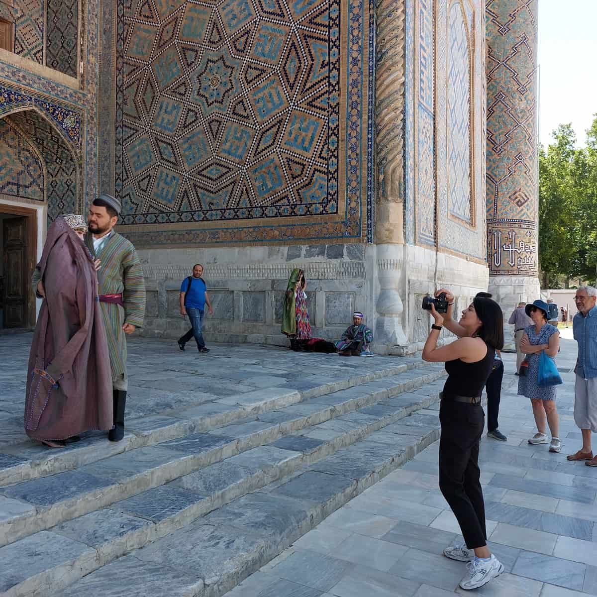 Foto-Shooting auf dem Registan. Foto: Dr. Ronald Keusch