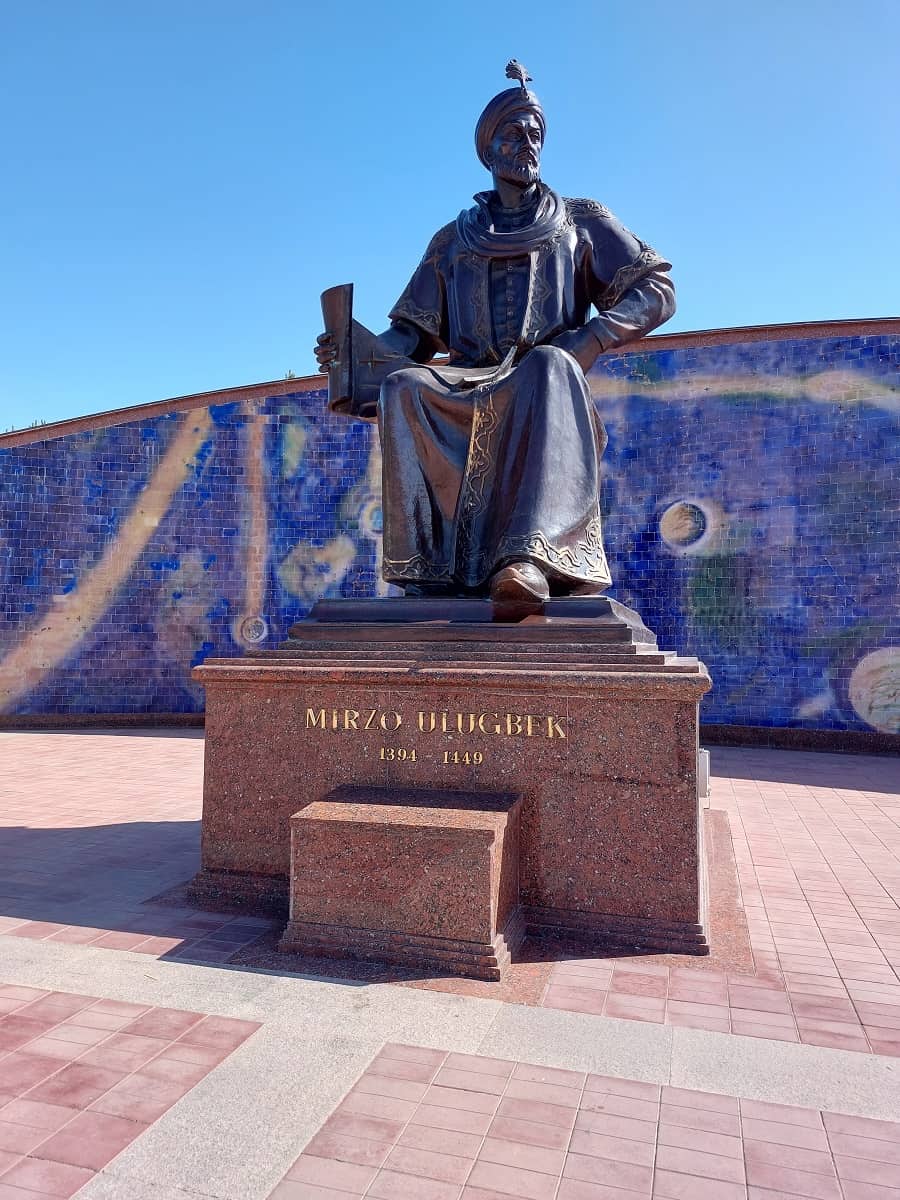 Denkmal Ulugbek. Foto: Dr. Ronald Keusch