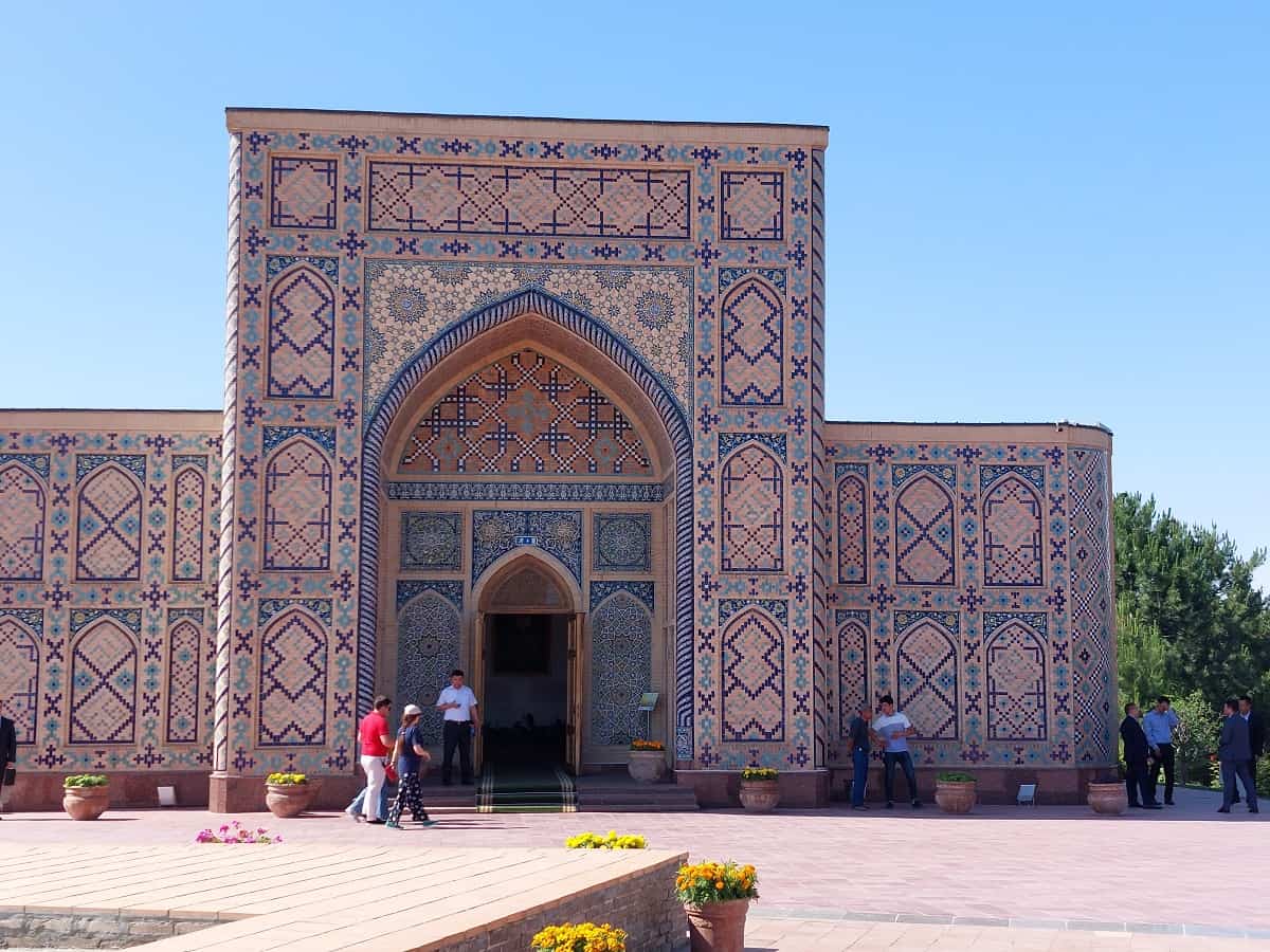 Eingang zum Museum des Ulugbek. Foto: Dr. Ronald Keusch