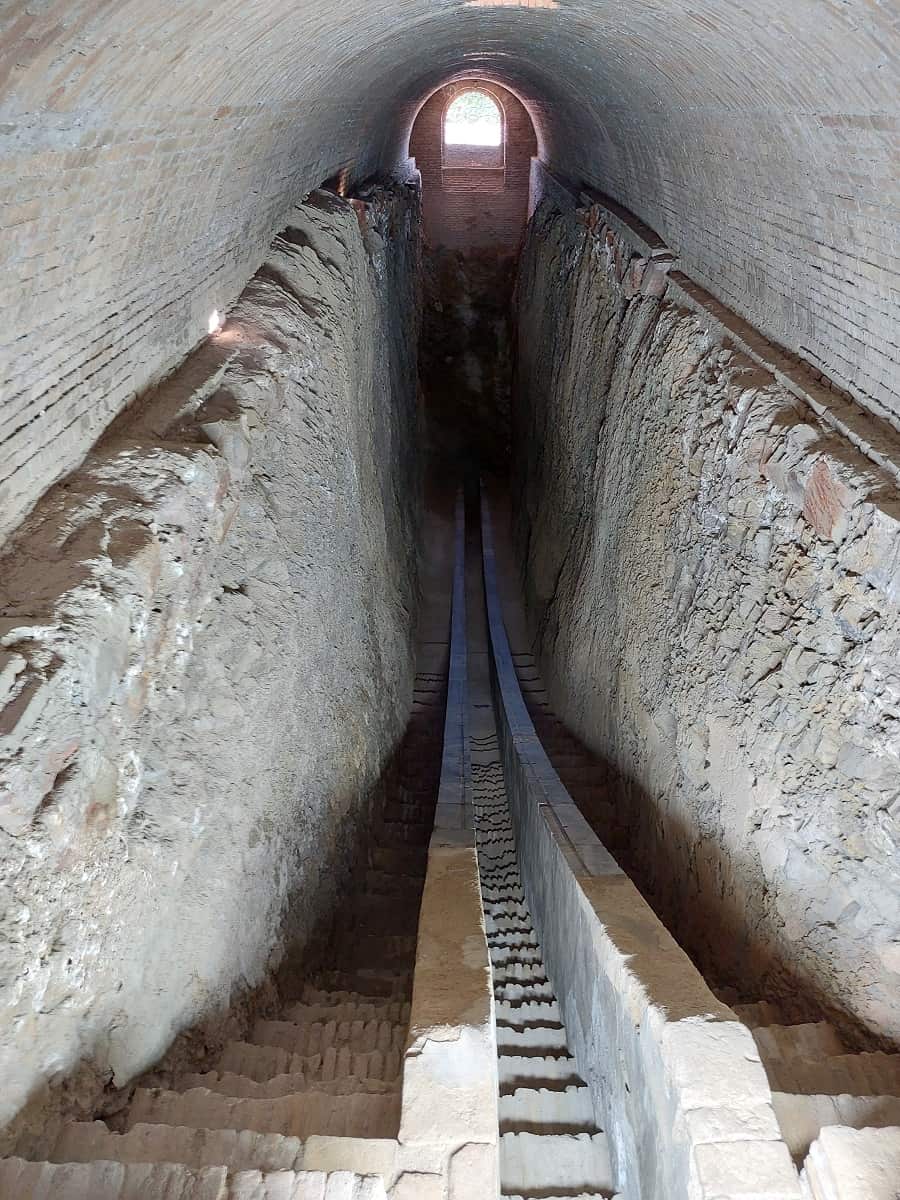 Als Sextant dienende Rinne im Observatorium. Foto: Dr. Ronald Keusch