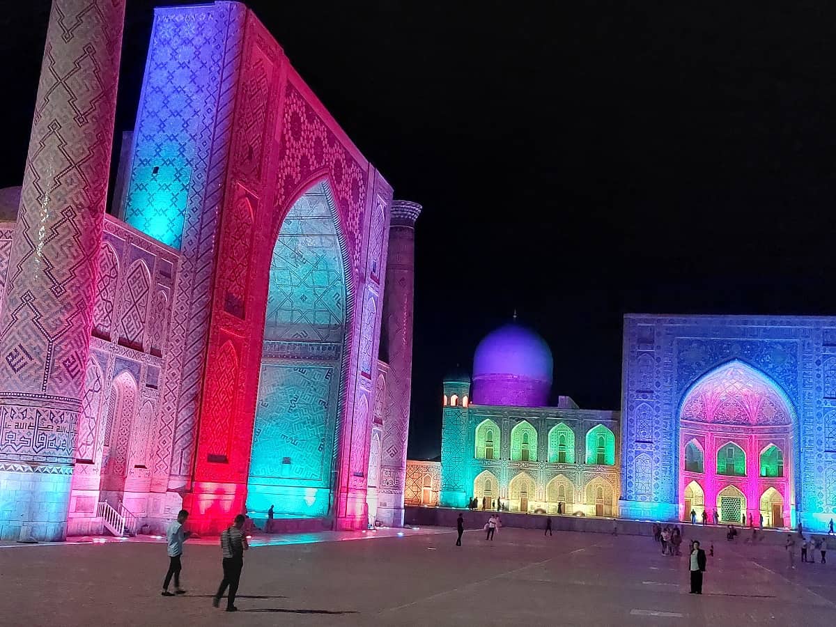 Auf dem Registan bei Nacht. Foto: Dr. Ronald Keusch