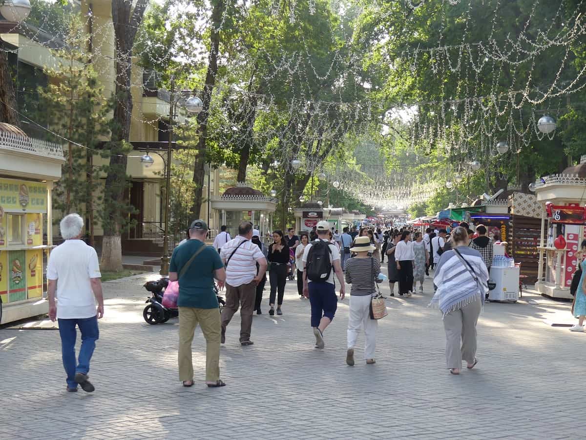 Entspanntes Bummeln auf dem Taschkenter Broadway: Foto: Dr. Ronald Keusch