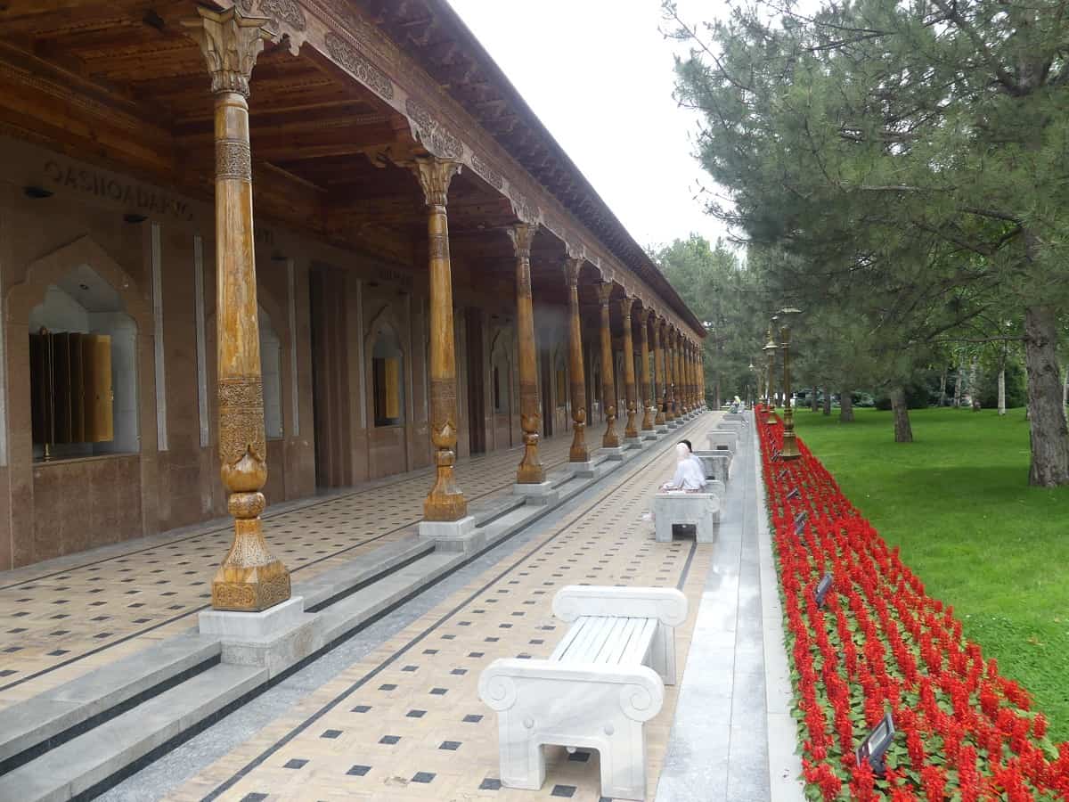 Wandelhallen im Park der Unabhängigkeit. Foto: Dr. Ronald Keusch