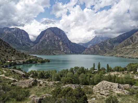 A Guide To Tourist Attractions and History of Tajikistan for Visitors tadschikistan, iskanderkul, alexandersee