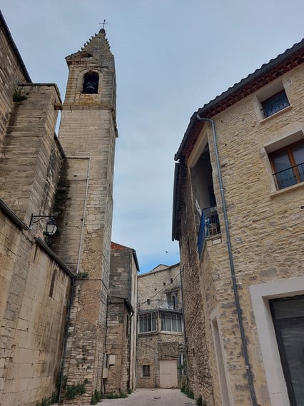 Natursteinhäuser in Barjac