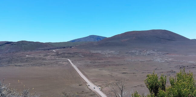 Wie auf einem anderen Planeten Blick über die Hochebene Plaine des Sables auf den Vulkan Piton de la Fournaise