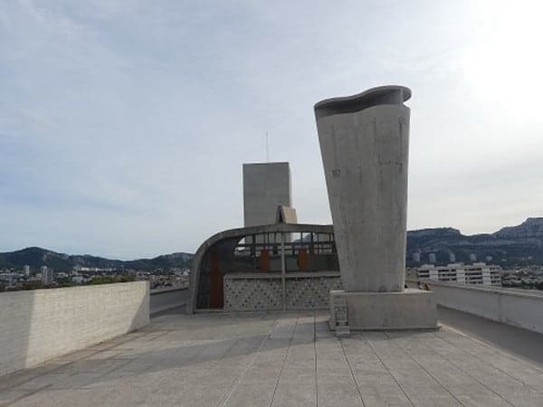 Auf dem Dach des Corbusier-Hauses