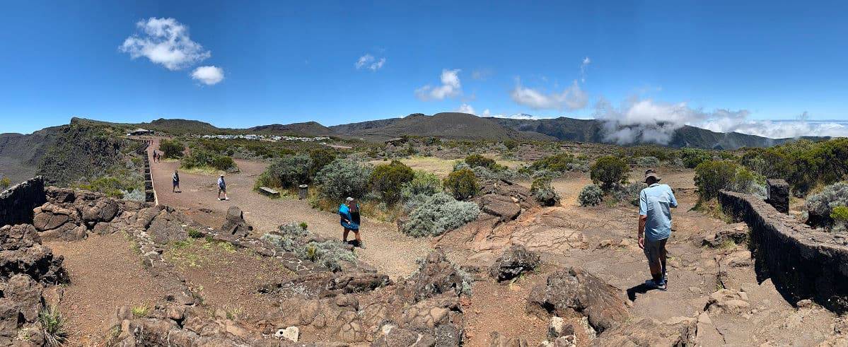 Panorama der Aussichtsplattform am Piton de la Fournaise mit Blick auf den Piton des Neiges