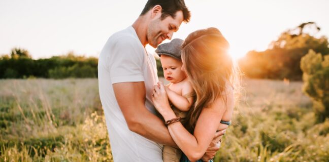 Top 20 Sehenswürdigkeiten von Europa für den Familienurlaub Photo Family at Eiffel Tower