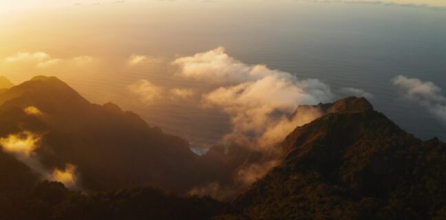 Top 20 Sehenswürdigkeiten von Burundi für den Familienurlaub Photo Family at waterfall
