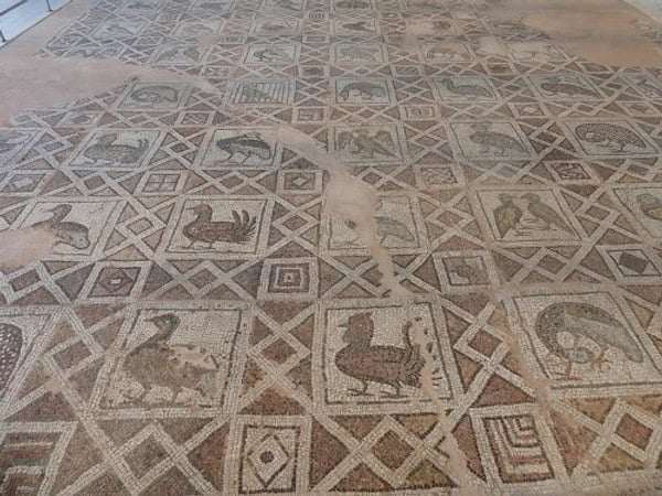 Die Mosaike auf dem Boden der Basilika erstrecken sich über eine Fläche von 2.000 Quadratmeter