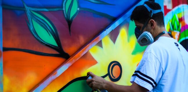 Kinderkrankheiten im Sommer: Was du wissen musst Photo Sunscreen spray