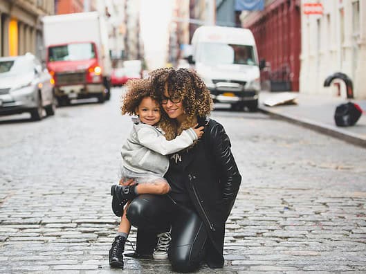Top 20 Sehenswürdigkeiten von Irak für den Familienurlaub Photo Family at ancient ruins